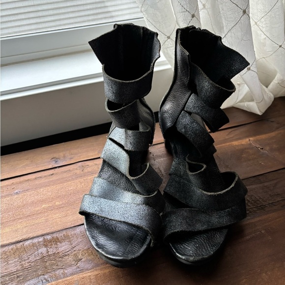 Trippen Zita Gladiator Metallic Leather Strappy Black Wedge Sandal Size 9.5 - Picture 8 of 14